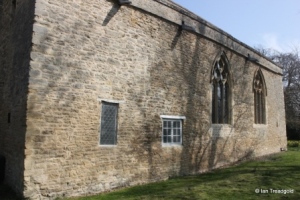 Harrold - St Peter. South aisle from the south-west.