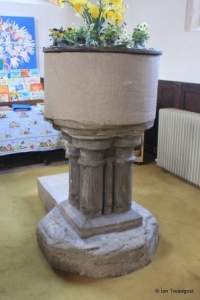 Harrold - St Peter. Font.