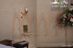 Heath & Reach - St Leonard. Apse and aumbry.