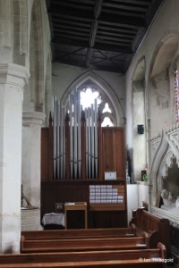 Houghton Regis - All Saints. South aisle, east end. Houghton Regis - All Saints. South aisle, east end.