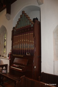 Flitwick - St Peter & St Paul. Chancel, organ.