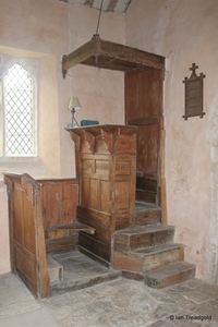 Knotting, St Margaret. Pulpit.