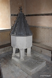 Knotting, St Margaret. Font.