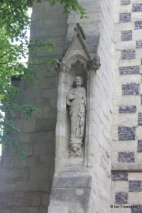 Luton - St Mary. Tower statue.