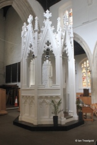 Luton - St Mary. Baptistery.