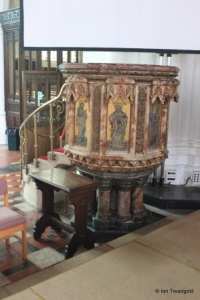 Luton - St Mary. Pulpit.