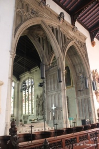 Luton - St Mary. Wenlock Chapel double arch.
