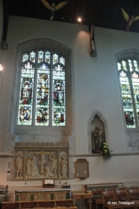Leighton Buzzard - All Saints. South transept altar. Leighton Buzzard - All Saints. South transept altar.
