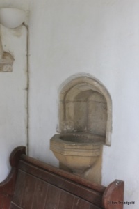 Linslade - St Mary. South porch, holy water stoup. Linslade - St Mary. South porch, holy water stoup.