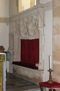 Linslade - St Barnabas. Sedilla and piscina. Linslade - St Barnabas. Sedilla and piscina.