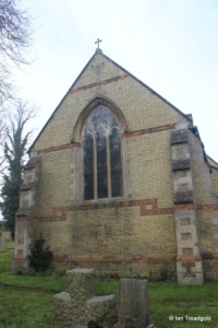Luton - Biscot, Holy Trinity.  East end.