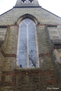 Luton - Biscot, Holy Trinity.  West window.