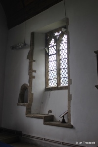 Oakley - St Mary. Chancel, sedilia and piscina.