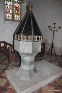 Potsgrove - St Mary. Font.