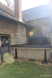 Renhold - All Saints. Mausoleum.