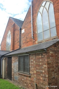 Shefford - St Michael & All Angels. East end.