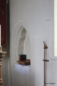 Stanbridge - St John the Baptist. Chancel, piscina.