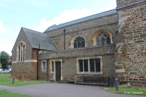 Biggleswade - St Andrew. North aisle, north chapel and vestry from the north.