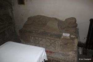 Toddington - St George. Cheney Chapel, monuments.