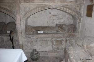 Toddington - St George. Cheney Chapel, monuments.
