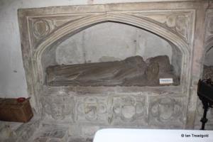 Toddington - St George. Cheney Chapel, monuments.