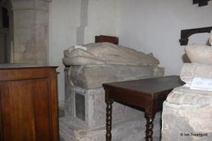 Toddington - St George. Cheney Chapel, monuments.