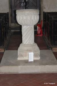Toddington - St George. Font.