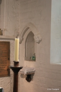 Campton - All Saints. Piscina.