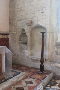 Edlesborough - St Mary the Virgin. Chancel piscina and sedilia.