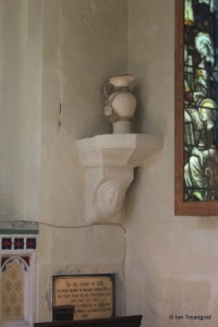 Eaton Bray - St Mary the Virgin. Lady Chapel bracket.