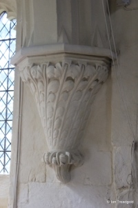 Eaton Bray - St Mary the Virgin. Arcade respond.