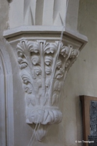 Eaton Bray - St Mary the Virgin. Arcade respond.