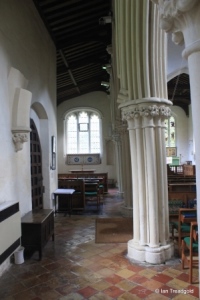 Eaton Bray - St Mary the Virgin. North aisle arcade.