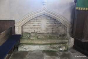 Yelden - St Mary. North side tomb recess.
