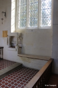 Eaton Bray - St Mary the Virgin. Chancel piscina and sedilia.